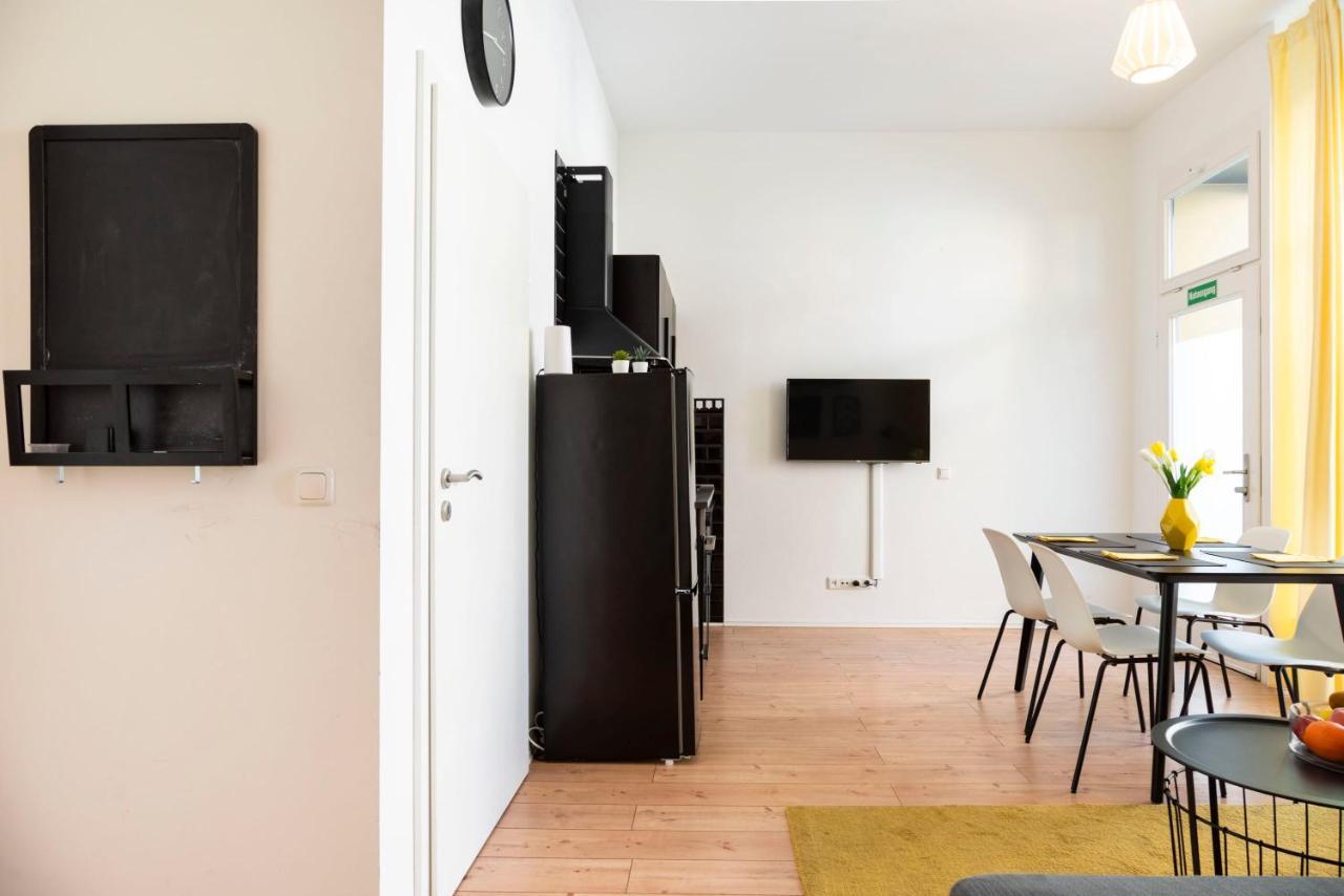 Modern 4 Bedroom In - Charlottenburg * Berlijn